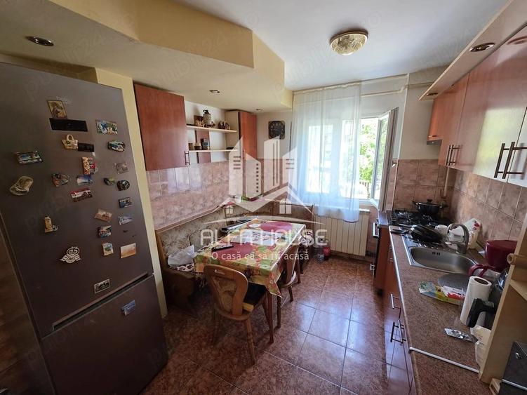 Apartament cu 3 camere decomandat în Moroasa 2