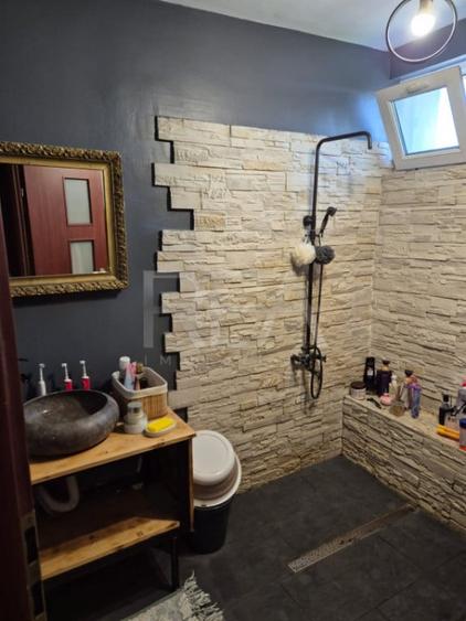 Apartament cu 3 camere semidecomandat în Colentina