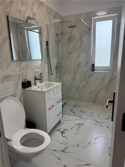 Apartament cu 3 camere decomandat în Plopi