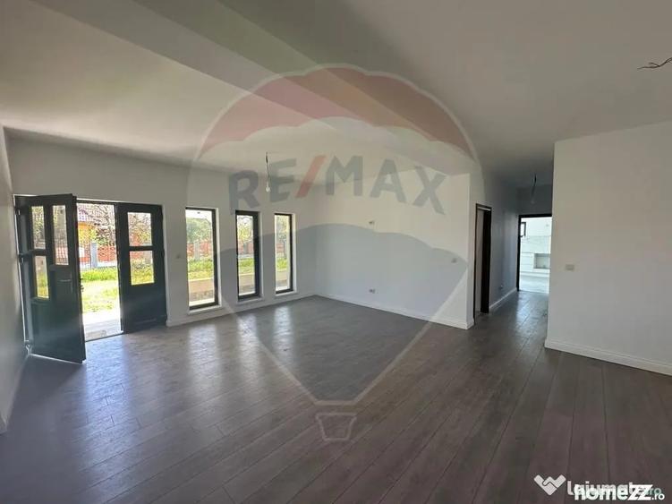 Casă cu 4 camere cu Teren 718 Mp în Lăpuș