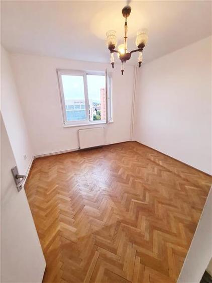 Apartament cu 3 camere circular în Astra