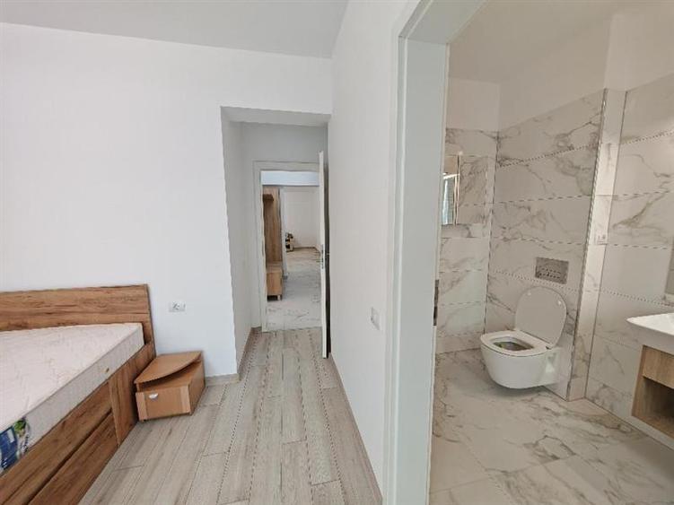 Apartament cu 3 camere decomandat, mobilat în Periferie