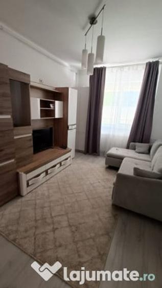 Garsonieră decomandată în Roșu