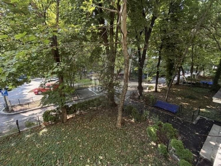 Apartament cu 3 camere semidecomandat, mobilat în Alexandru Obregia