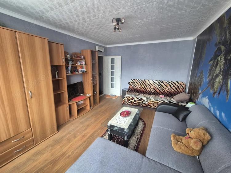 Garsonieră decomandată, mobilată în Micro I