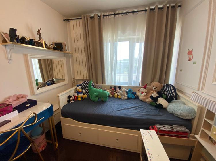 Apartament cu 3 camere semidecomandat, mobilat în Vitan Mall