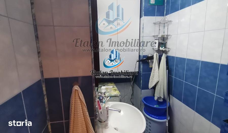 Apartament cu 4 camere decomandat în Est