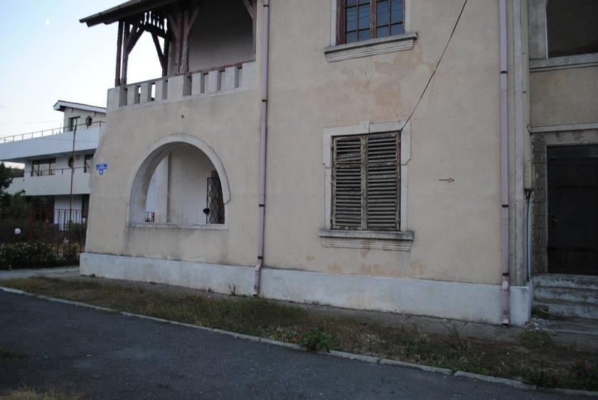 Casă individuală cu 5 camere cu Teren 315 Mp în Central