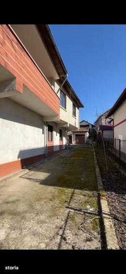 Casă cu 10 camere cu Teren 700 Mp în Central