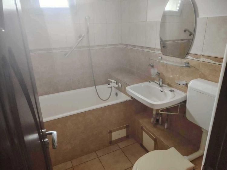 Apartament cu 4 camere semidecomandat în Rogerius