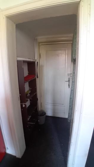 Apartament cu 3 camere semidecomandat, mobilat în Romană