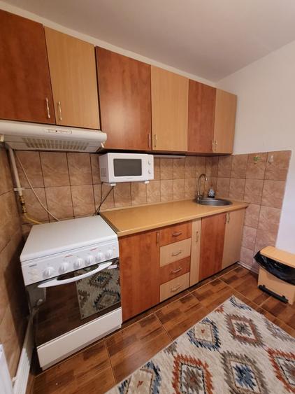 Navodari - str. Randunelelor - 2 camere decomandate -parcare privata  -420 E neg - 23