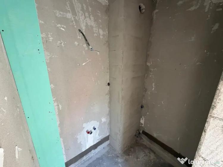 Apartament cu 3 camere semidecomandat în Zorilor