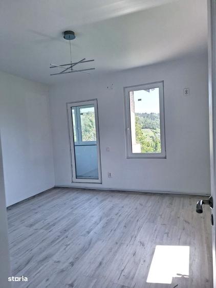 Casă cu 4 camere cu Teren 991 Mp în Câmpenești