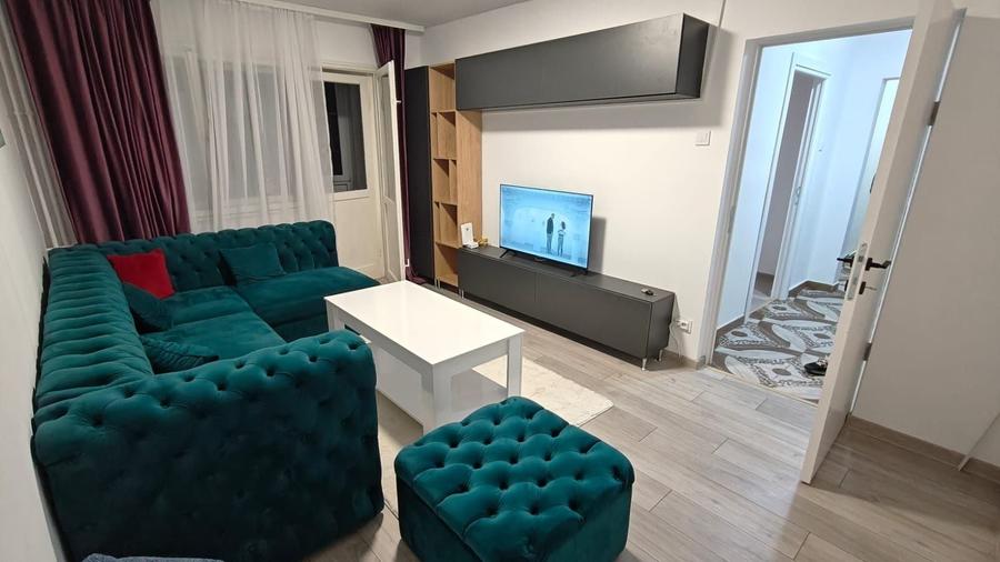 Apartament cu 3 camere decomandat în Central