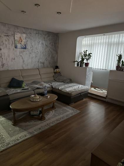 Apartament cu 3 camere semidecomandat în Micro 11
