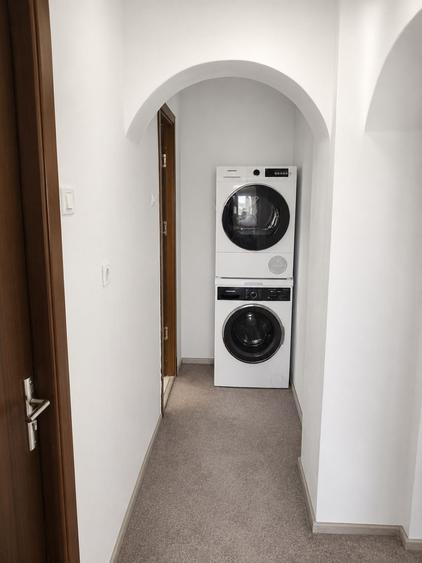 Apartament cu 4 camere decomandat în Exterior Vest