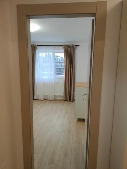 Apartament cu 3 camere decomandat, mobilat în Titan