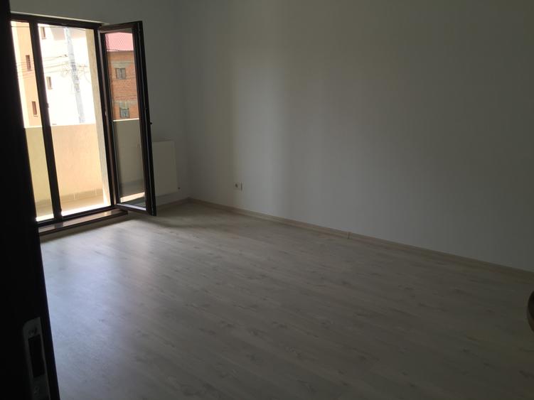 Apartament cu 2 camere decomandat în Haliu