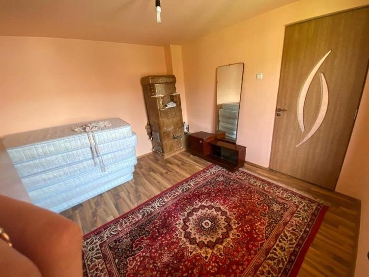 Casă cu 6 camere cu Teren 1300 Mp în Seciu