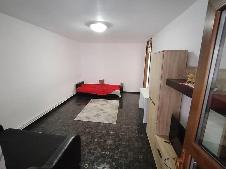 Apartament cu 3 camere decomandat în Babadag
