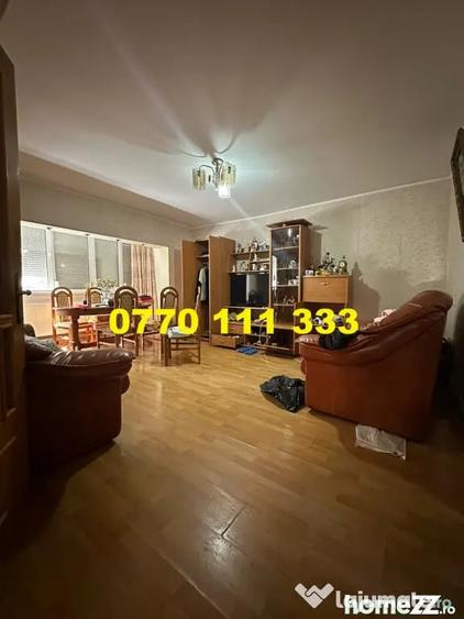 Apartament cu 3 camere semidecomandat în Buzaului
