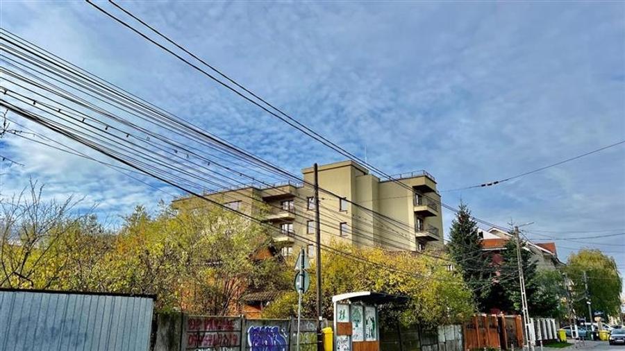 Birou, de 2,490 mp, în Central