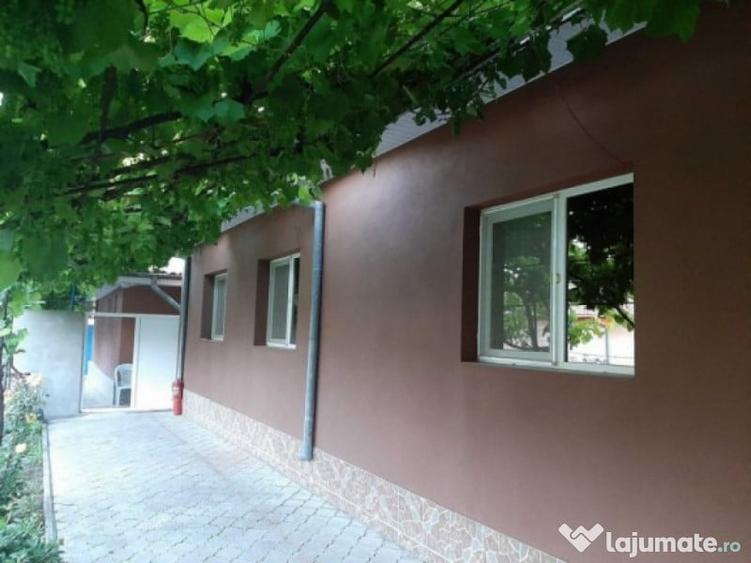 Casă cu 9 camere cu Teren 1500 Mp în Corbu