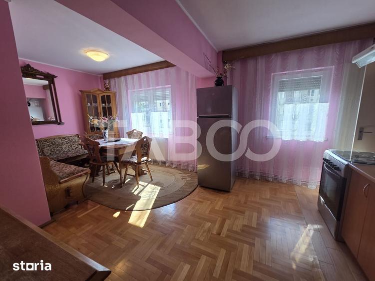 Apartament 2 camere decomandat 78 mp utili 2 balcoane etajul 2 - 3