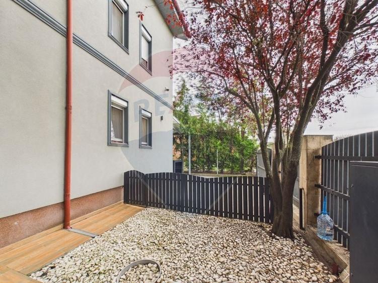 Casă / Vilă cu 7 camere de vânzare în zona Prelungirea Ghencea - 41