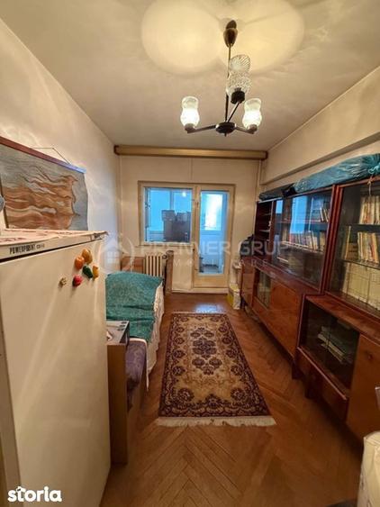 Apartament cu 4 camere decomandat în Bd. Independenței
