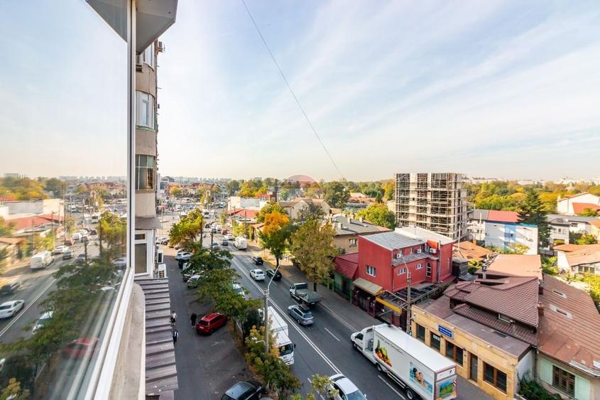 Apartament cu 3 camere semidecomandat, mobilat în Drumul Sării