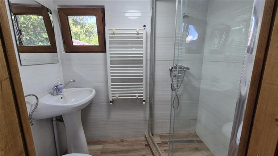 Spațiu comercial, de 280 mp, în Dăești