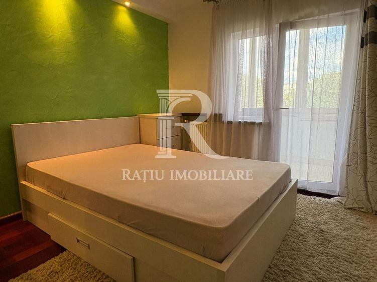 Apartament cu 3 camere decomandat, mobilat în Dacia