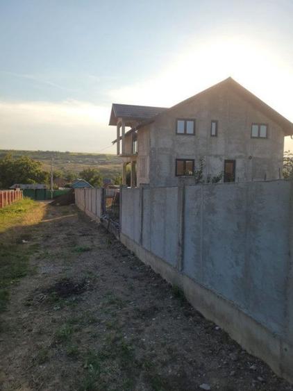 Casă cu 5 camere cu Teren 825 Mp în Muntenii de Sus