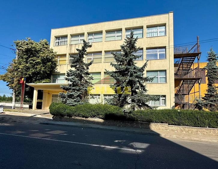 Birou, de 1,080 mp, în Est