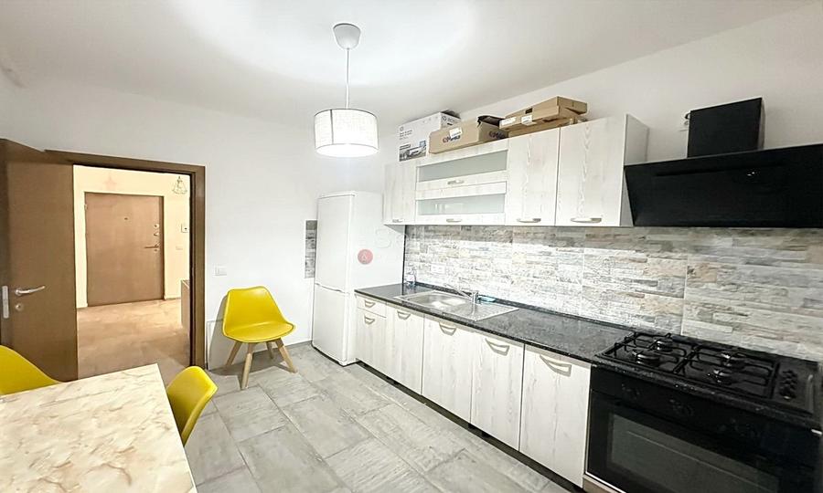 Apartament cu 2 camere decomandat, mobilat în Tractorul