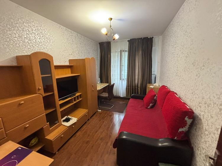 Apartament cu 3 camere semidecomandat în Cug
