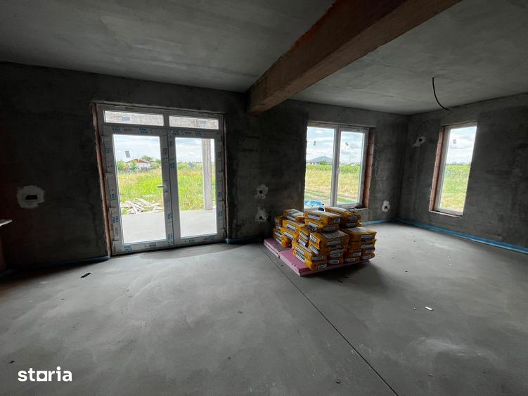 Casă cu 5 camere cu Teren 400 Mp în Dragomirești-Vale
