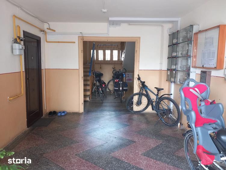 Apartament cu 3 camere decomandat în Șagului