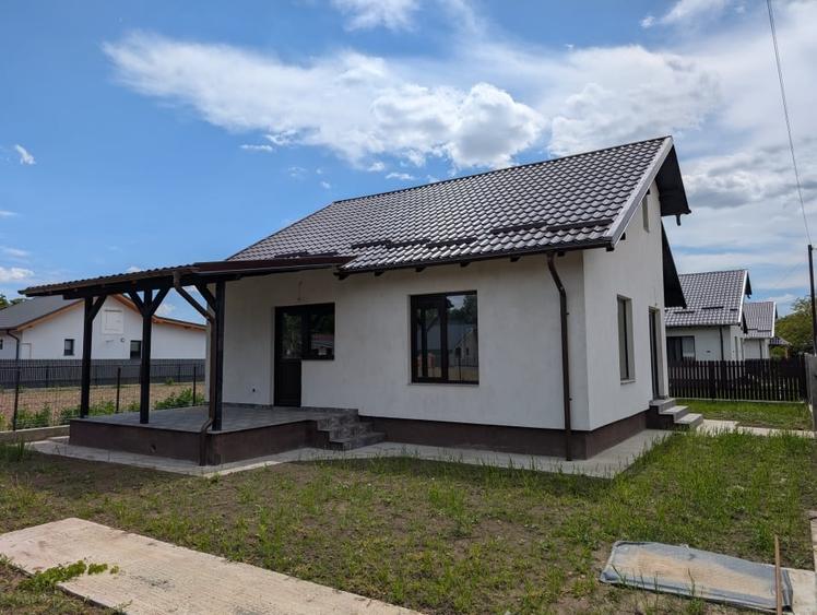 Casă individuală cu 3 camere cu Canalizare în Calea Moinești