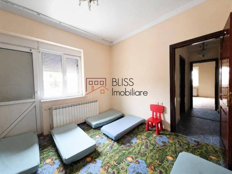 Casă cu 9 camere cu Garaj în Iancu Nicolae
