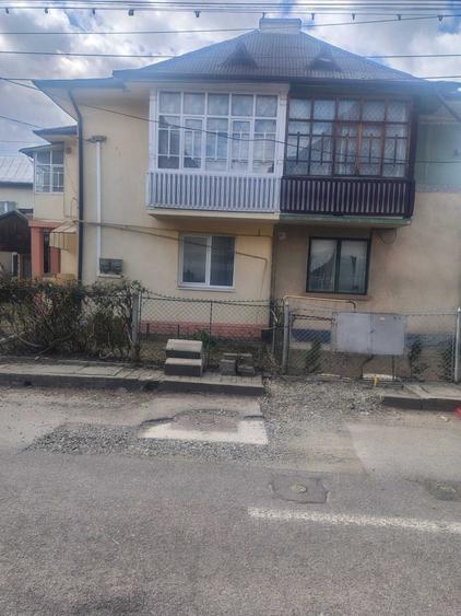Casă cu 3 camere cu Teren 120 Mp în Central