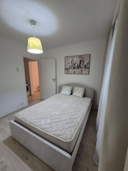 Apartament cu 2 camere semidecomandat în Giurgiului