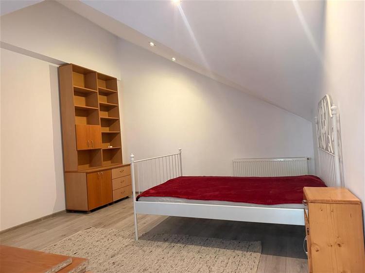 Apartament cu 3 camere semidecomandat, mobilat în Colentina
