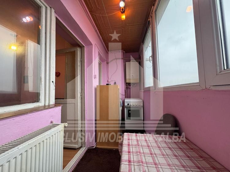 Garsonieră decomandată, mobilată în Cetate