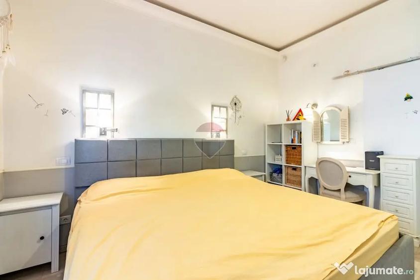 Apartament cu 4 camere semidecomandat în Turda