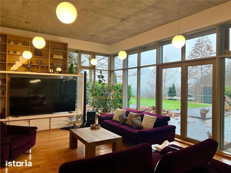 Casă cu 4 camere cu Teren 2530 Mp în Central