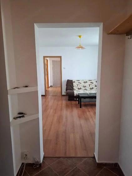 Apartament cu 3 camere semidecomandat în Uverturii