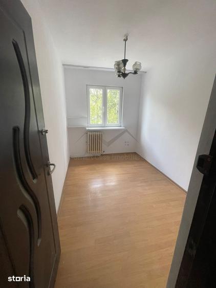 Apartament cu 3 camere nedecomandat în Mircea cel Bătrân